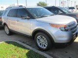 2015 Ford Explorer XLT Front 3/4 View