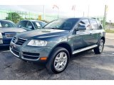 2005 Volkswagen Touareg V8 Front 3/4 View