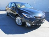 2015 Toyota Avalon Hybrid Limited Front 3/4 View