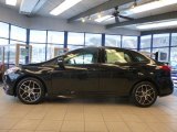 2015 Tuxedo Black Metallic Ford Focus SE Sedan #101567532