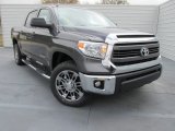 2015 Toyota Tundra SR5 CrewMax Front 3/4 View
