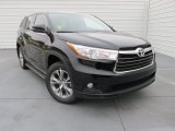 2015 Toyota Highlander LE Front 3/4 View