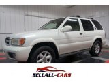 Aspen White Pearl Glow Nissan Pathfinder in 2000