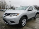 2015 Nissan Rogue S AWD Front 3/4 View