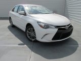 2015 Toyota Camry SE Front 3/4 View