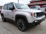 2015 Jeep Renegade Trailhawk 4x4 Front 3/4 View