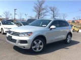 2014 Volkswagen Touareg V6 Lux 4Motion Front 3/4 View