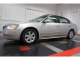 2002 Nissan Altima 2.5 SL Front 3/4 View