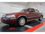 2003 Lincoln Town Car Signature Front 3/4 View