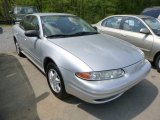 2004 Oldsmobile Alero GL1 Sedan Front 3/4 View