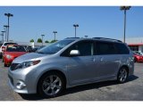 2013 Toyota Sienna SE Front 3/4 View