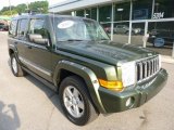 2007 Jeep Commander Limited 4x4 Front 3/4 View