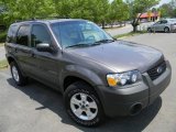 2005 Ford Escape XLT V6 4WD Front 3/4 View