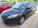 2015 Ford Focus S Sedan Front 3/4 View