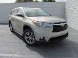 2015 Toyota Highlander XLE Front 3/4 View