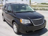 2009 Brilliant Black Crystal Pearl Chrysler Town & Country Touring #10490400