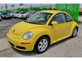 2007 Volkswagen New Beetle 2.5 Coupe Front 3/4 View