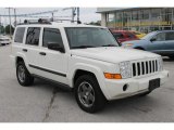 2006 Jeep Commander 4x4 Front 3/4 View