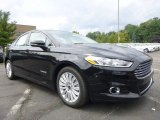 2016 Ford Fusion Hybrid SE Front 3/4 View