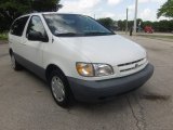 2000 Toyota Sienna LE Front 3/4 View