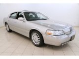 2005 Lincoln Town Car Signature Limited