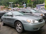 2005 Ford Taurus SE Front 3/4 View