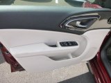 2016 Chrysler 200 C AWD Door Panel