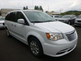 2016 Chrysler Town & Country Bright White