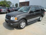 2005 Ford Expedition XLT 4x4 Front 3/4 View