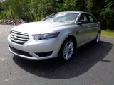 2015 Ford Taurus SE Front 3/4 View