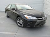 2016 Toyota Camry XLE Front 3/4 View