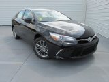 2016 Toyota Camry SE Front 3/4 View
