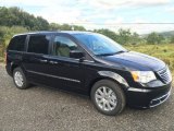 2016 Chrysler Town & Country Brilliant Black Crystal Pearl