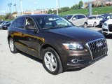 2011 Audi Q5 3.2 quattro Front 3/4 View