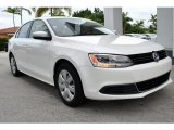 2013 Volkswagen Jetta SE Sedan Front 3/4 View