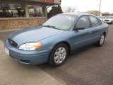 2005 Ford Taurus SE Front 3/4 View