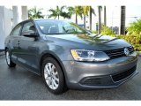2013 Volkswagen Jetta SE Sedan Front 3/4 View