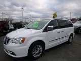 2015 Chrysler Town & Country Bright White