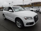 2016 Audi Q5 2.0 TFSI Premium quattro Front 3/4 View