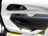 2017 Chrysler Pacifica Touring Door Panel