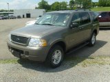 2002 Ford Explorer XLS 4x4 Front 3/4 View