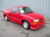 2000 Victory Red Chevrolet S10 Xtreme Regular Cab #1085818