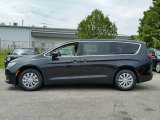 Brilliant Black Crystal Pearl Chrysler Pacifica in 2017