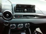 2017 Fiat 124 Spider Classica Roadster Controls