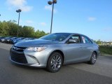2017 Toyota Camry XLE Front 3/4 View