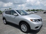2016 Nissan Rogue S AWD Front 3/4 View