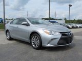 2017 Toyota Camry Hybrid XLE Front 3/4 View