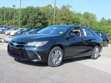 2017 Toyota Camry SE Front 3/4 View