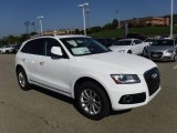2017 Audi Q5 2.0 TFSI Premium quattro Front 3/4 View