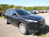 2017 Jeep Cherokee Latitude 4x4 Front 3/4 View